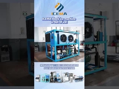 Blok buz makinesi buz yapıyor.