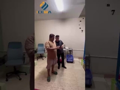 Mühendisler, müşteri için buz makinelerini kullanmaya başlamak için Endonezya'ya gittiler