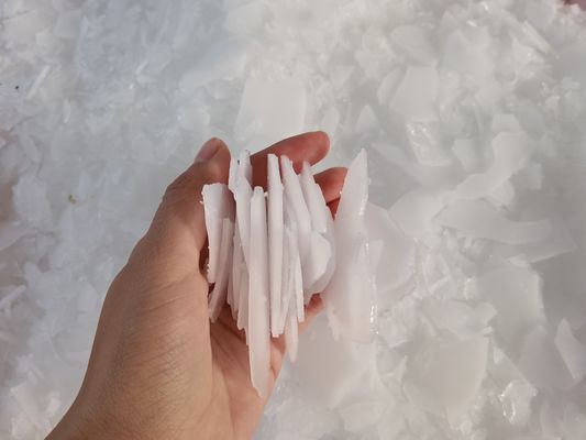 Mart Ticaret Fuarı'nda deniz ürünleri balıkçılığı için 6500 KG Voltaj 380V / 3P / 50HZ Buz Flake Makinesi